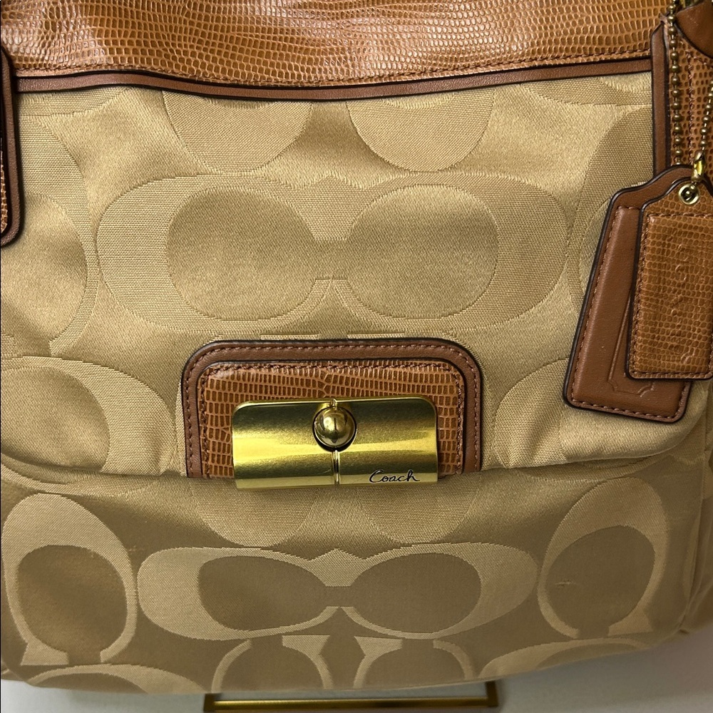 Coach Beige and Brown Shoulder Bag - Picture 4 of 13